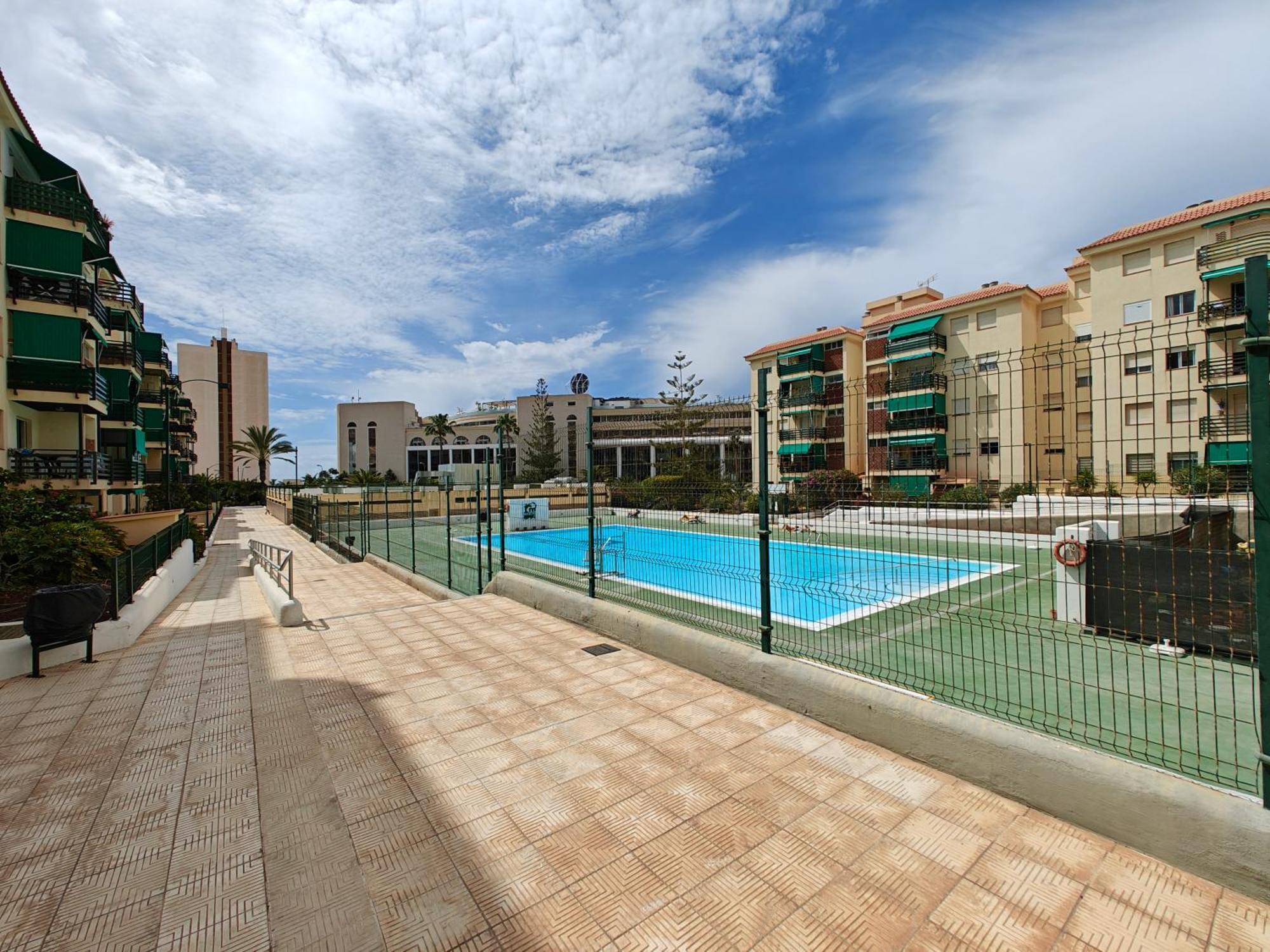 Sun Apartment - 3 Bedrooms, Priv Parking, Pool, Ac, Tv Channels, Fibre Net Los Cristianos (Tenerife) Exterior photo