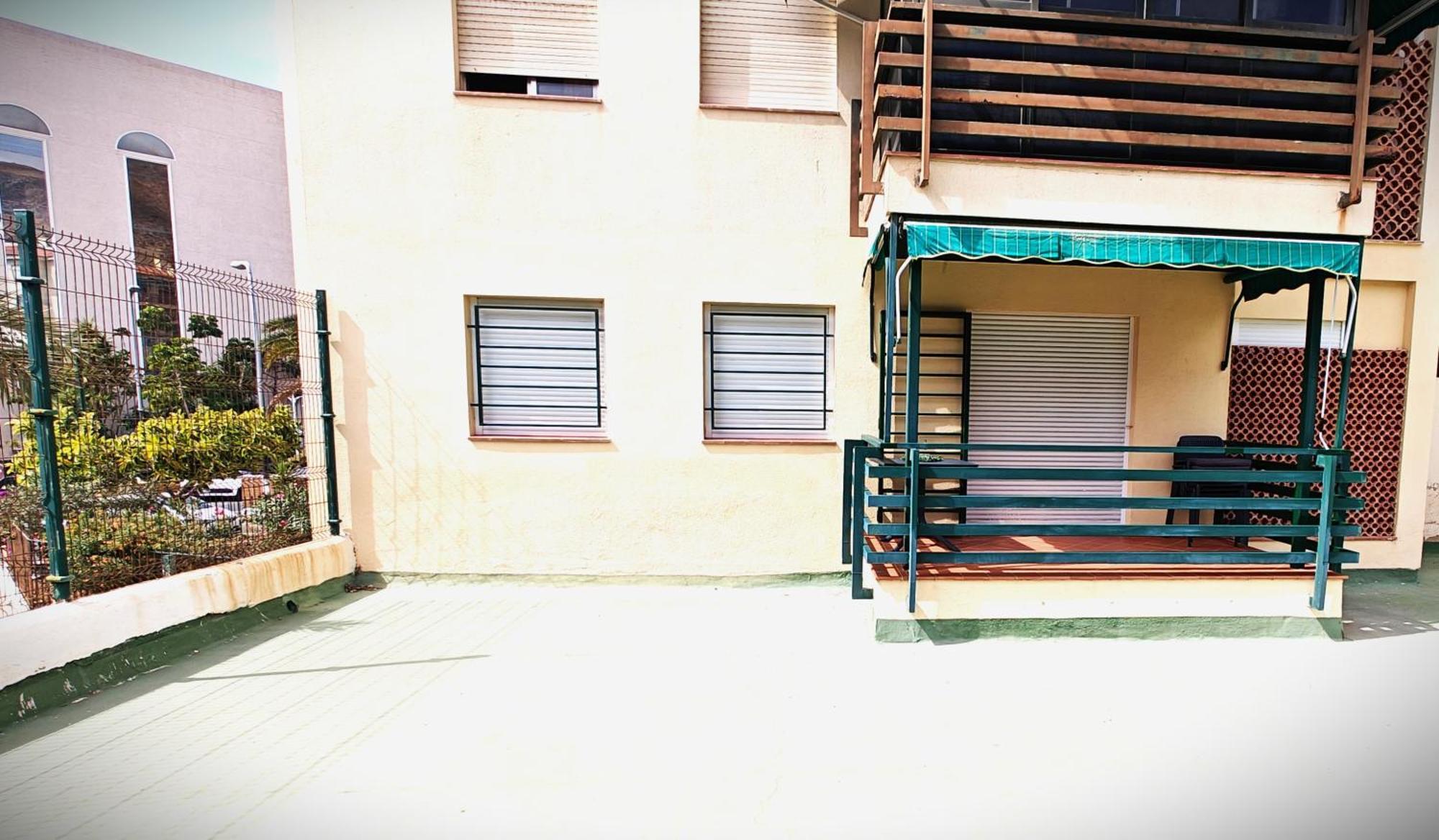 Sun Apartment - 3 Bedrooms, Priv Parking, Pool, Ac, Tv Channels, Fibre Net Los Cristianos (Tenerife) Exterior photo