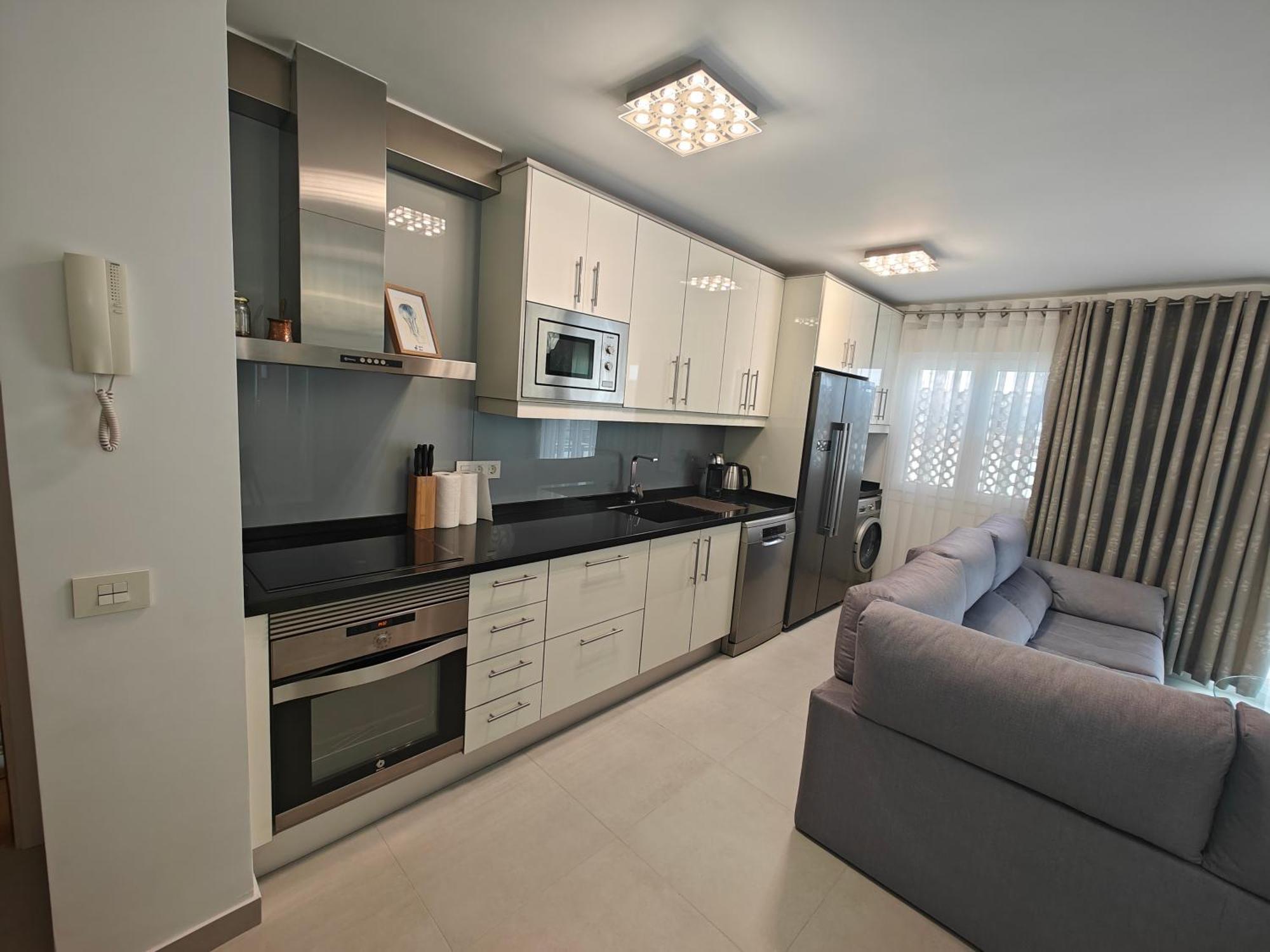 Sun Apartment - 3 Bedrooms, Priv Parking, Pool, Ac, Tv Channels, Fibre Net Los Cristianos (Tenerife) Exterior photo
