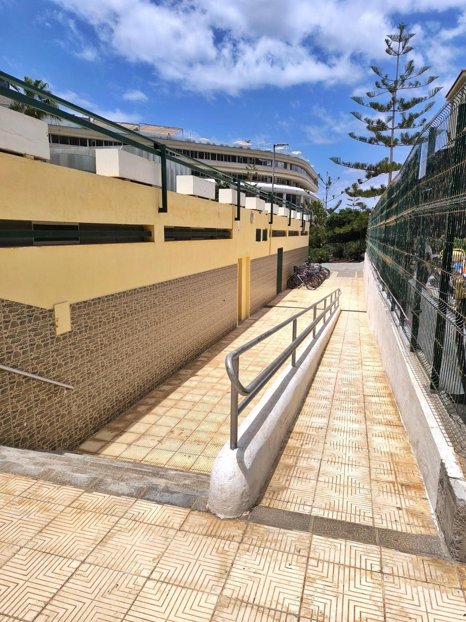 Sun Apartment - 3 Bedrooms, Priv Parking, Pool, Ac, Tv Channels, Fibre Net Los Cristianos (Tenerife) Exterior photo